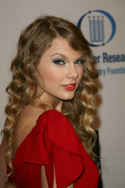 Taylor Swift Crimped Waves