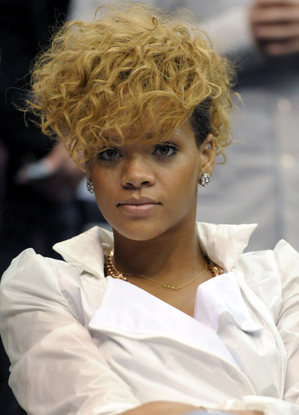 rihanna hairstyles 2010 red. rihanna hairstyles 2010 red.