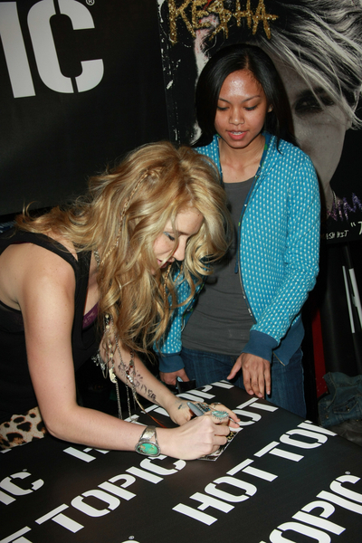  Celebrity Women  on Kesha  Animal  Cd Signing At Hot Topic In Hollywood On January 9th