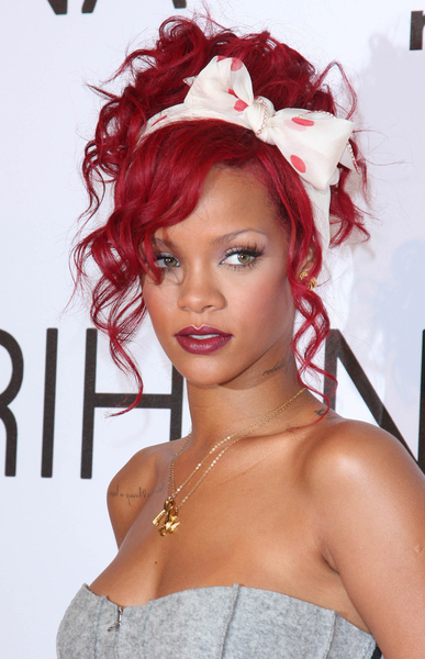 rihanna long red hair with bangs. Rihanna Christmas Hair