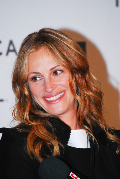 julia roberts hairstyles 2011. Julia Roberts Brown Waves